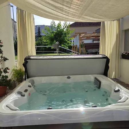 Βίλα House Tolesa *
