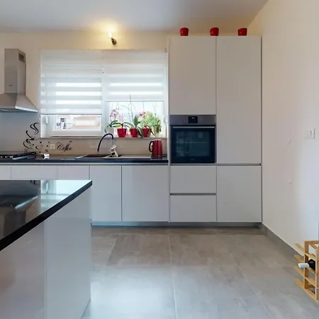 Βίλα House Tolesa